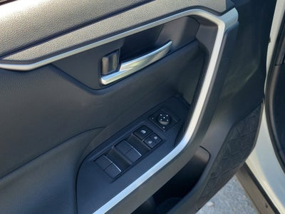 2023 Toyota RAV4 Hybrid SE