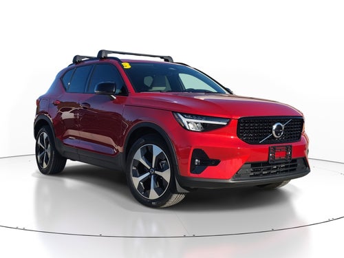 2023 Volvo XC40 Plus Dark Theme
