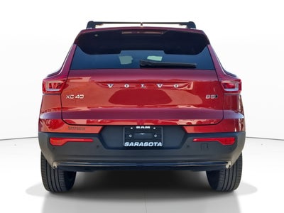 2023 Volvo XC40 Plus Dark Theme