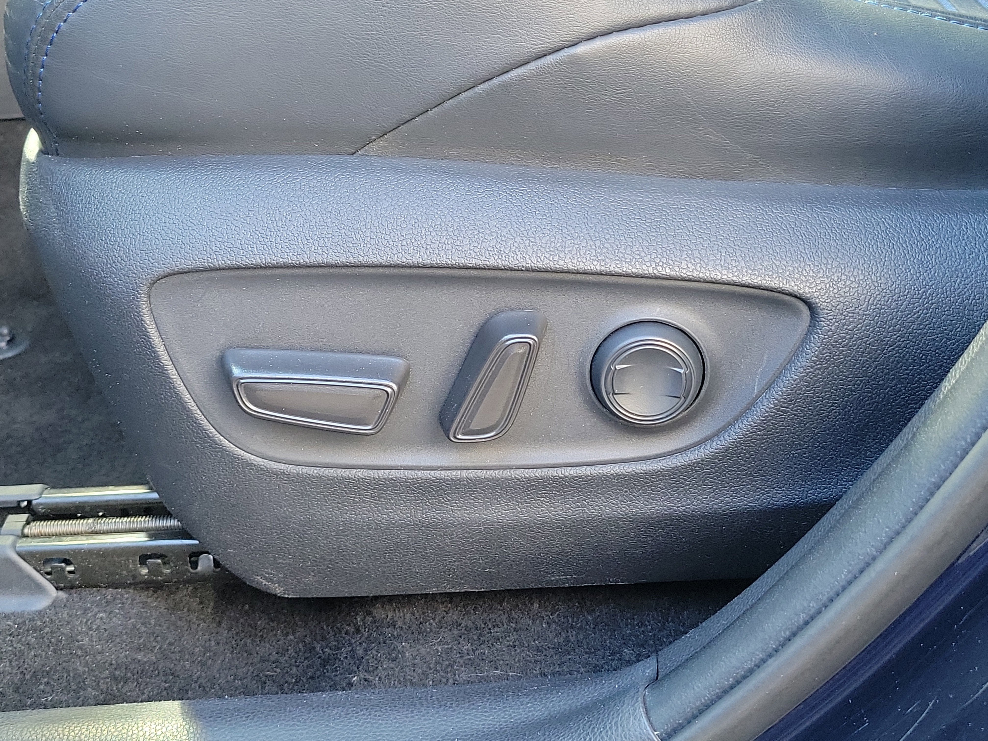 2019 Toyota RAV4 Hybrid XSE