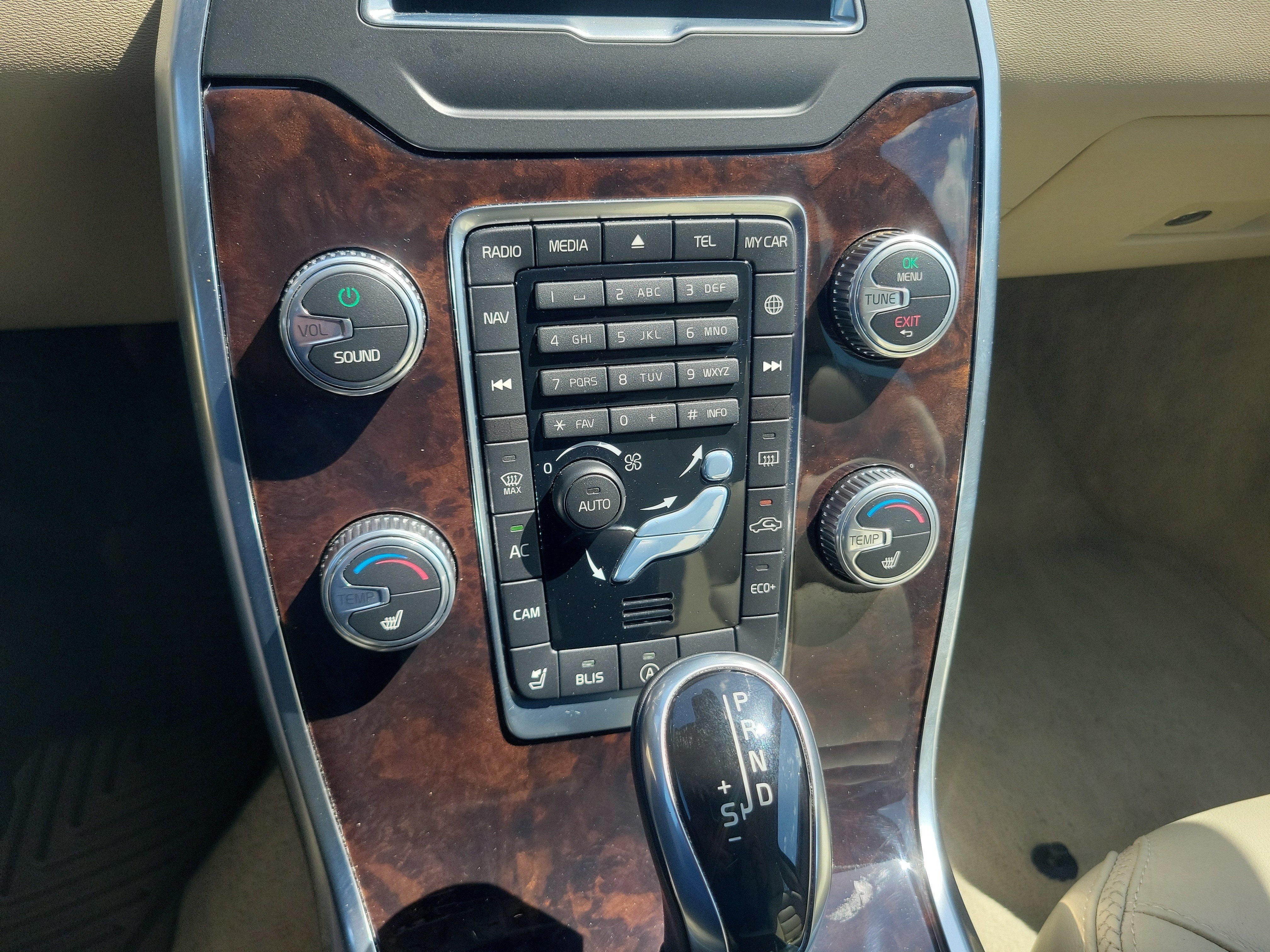 2015 Volvo XC70 T5 Drive-E Premier