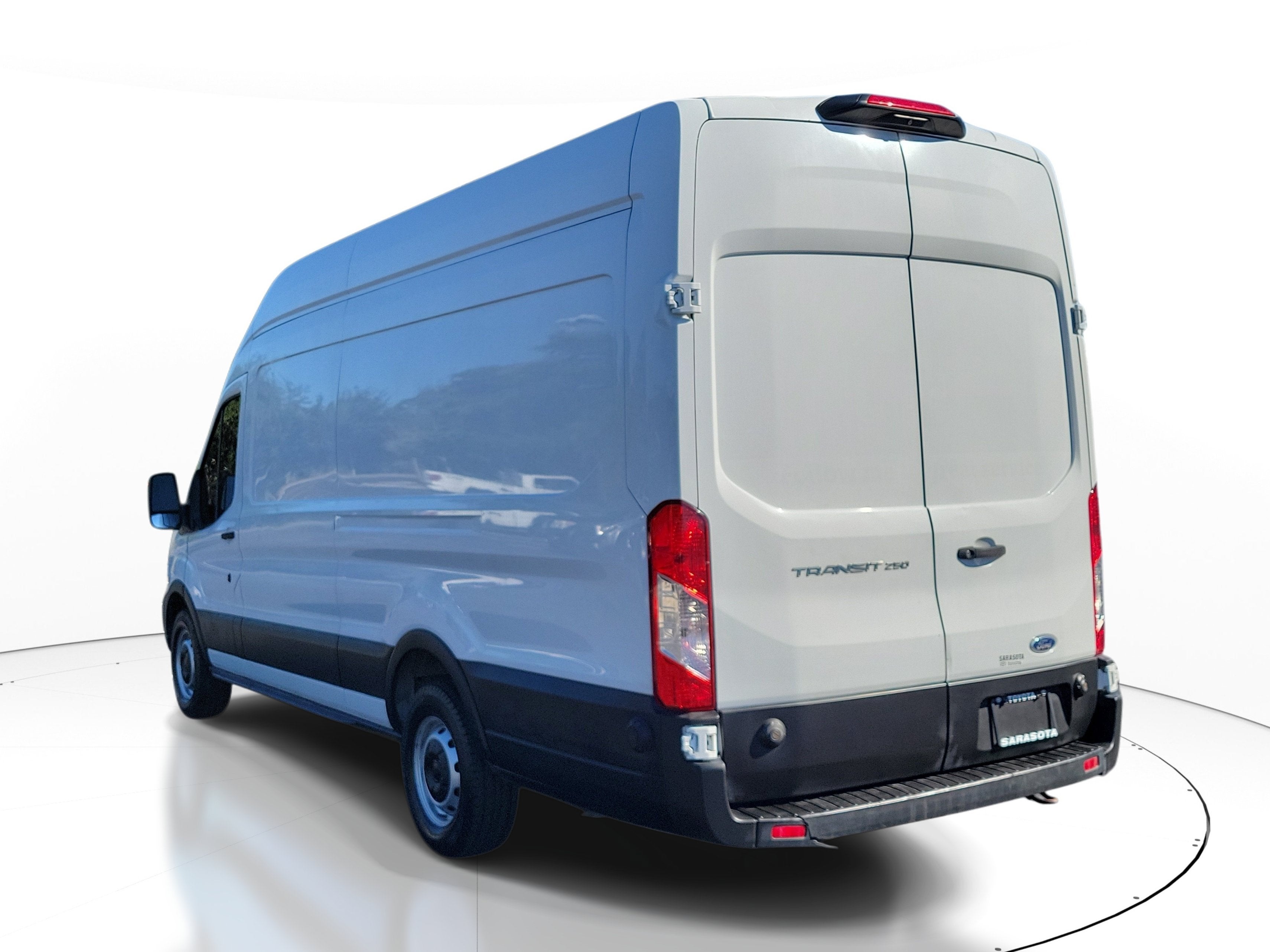 2022 Ford Transit-250 T-250 148" EL Hi Rf 9070 GVWR RWD