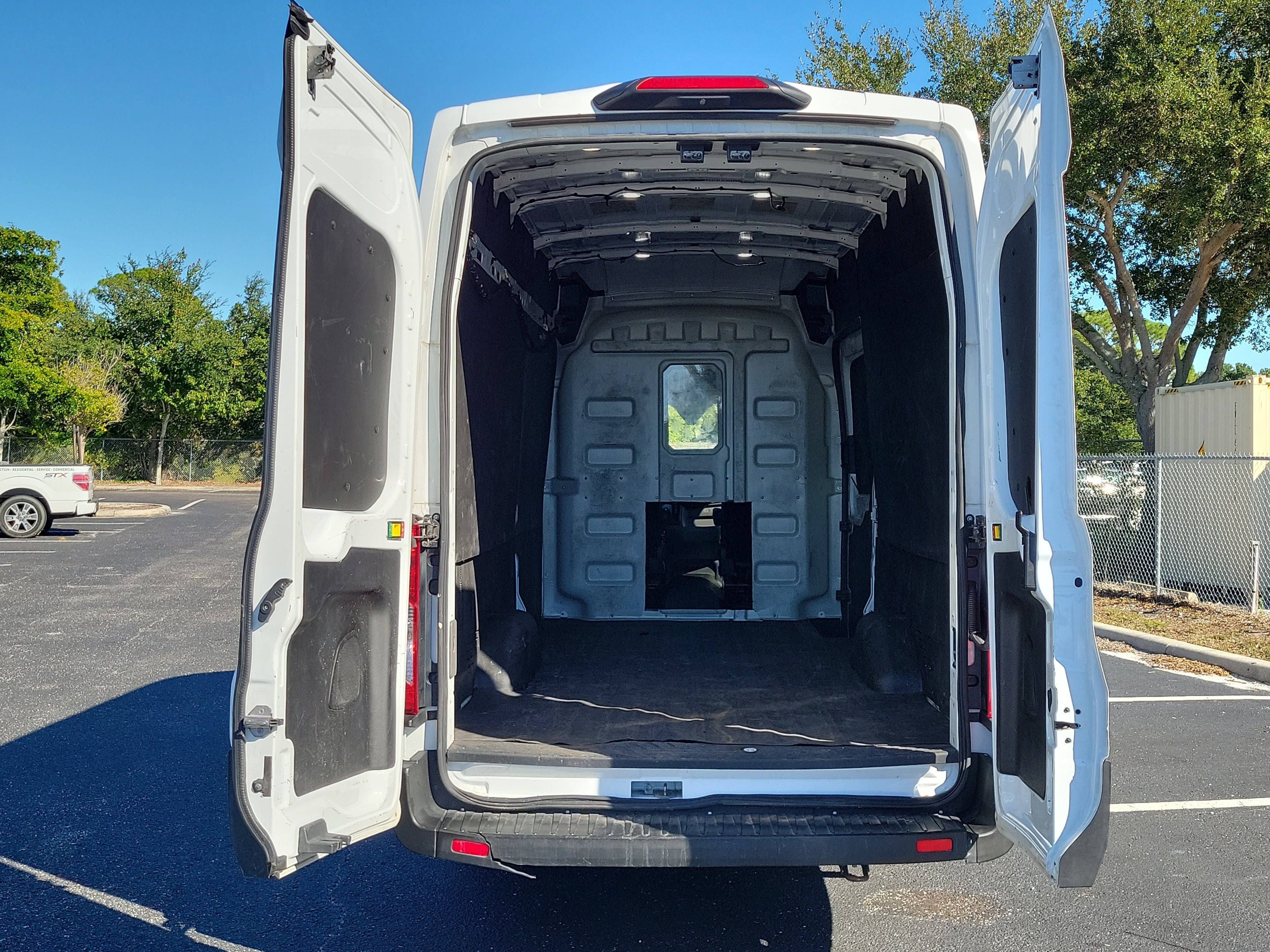 2022 Ford Transit-250 T-250 148" EL Hi Rf 9070 GVWR RWD