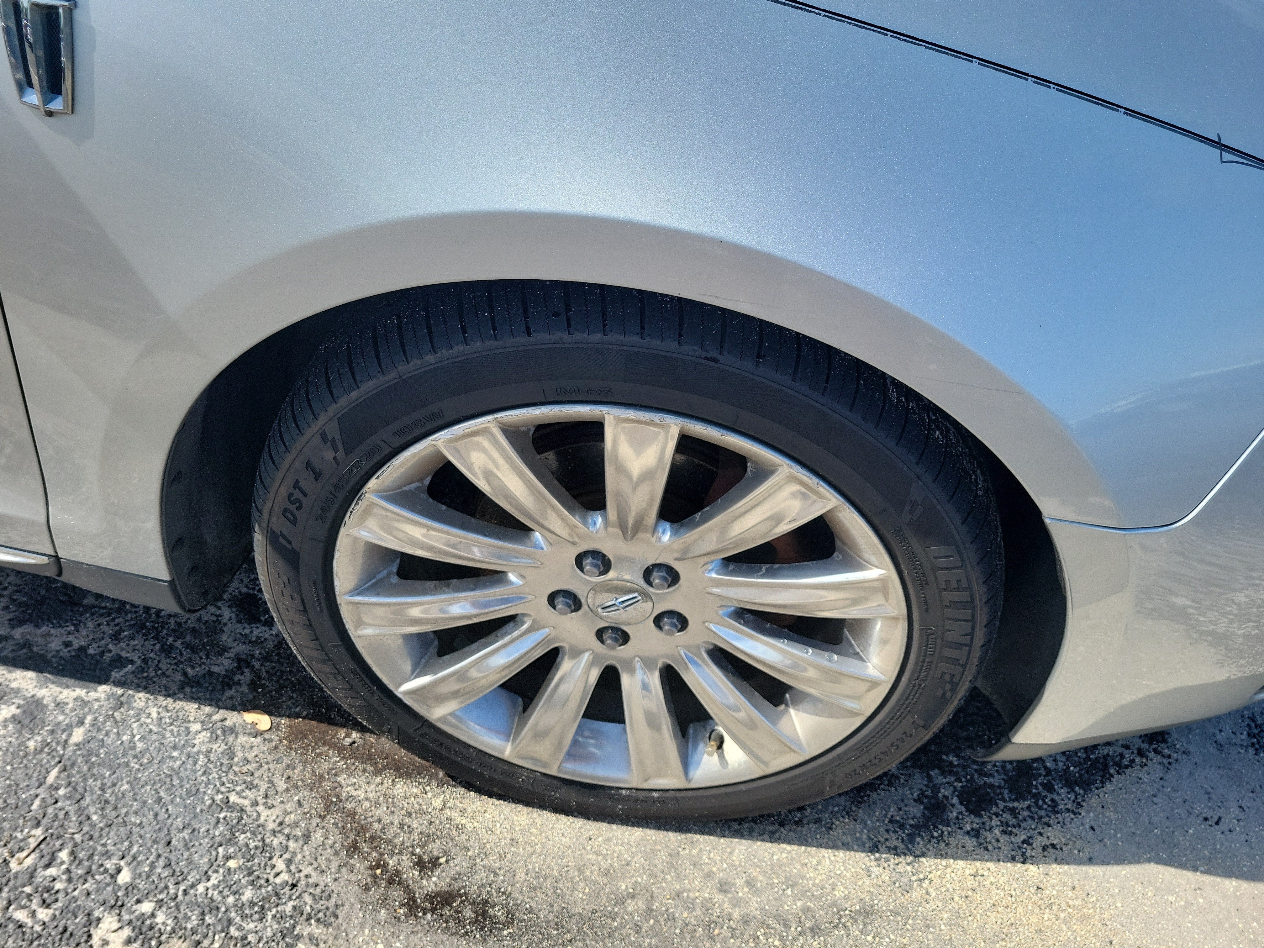 2011 Lincoln MKS 4dr Sdn 3.7L FWD