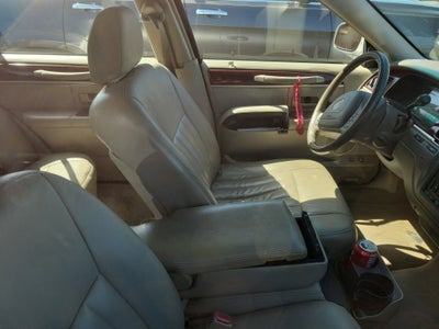 2004 Lincoln Town Car Executive