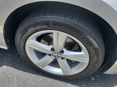 2014 Volkswagen Passat 1.8T SE