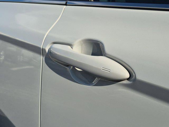 2022 Toyota Camry Hybrid SE