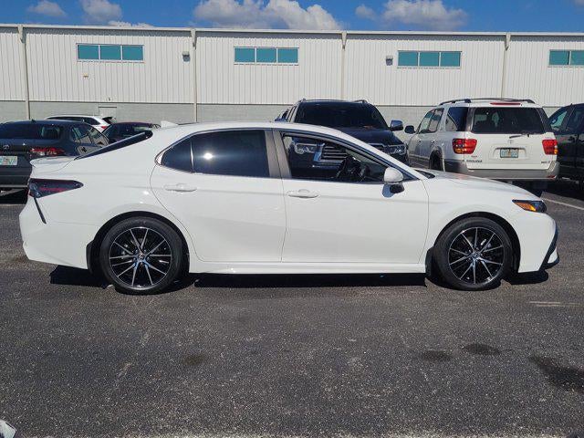 2024 Toyota Camry Hybrid SE