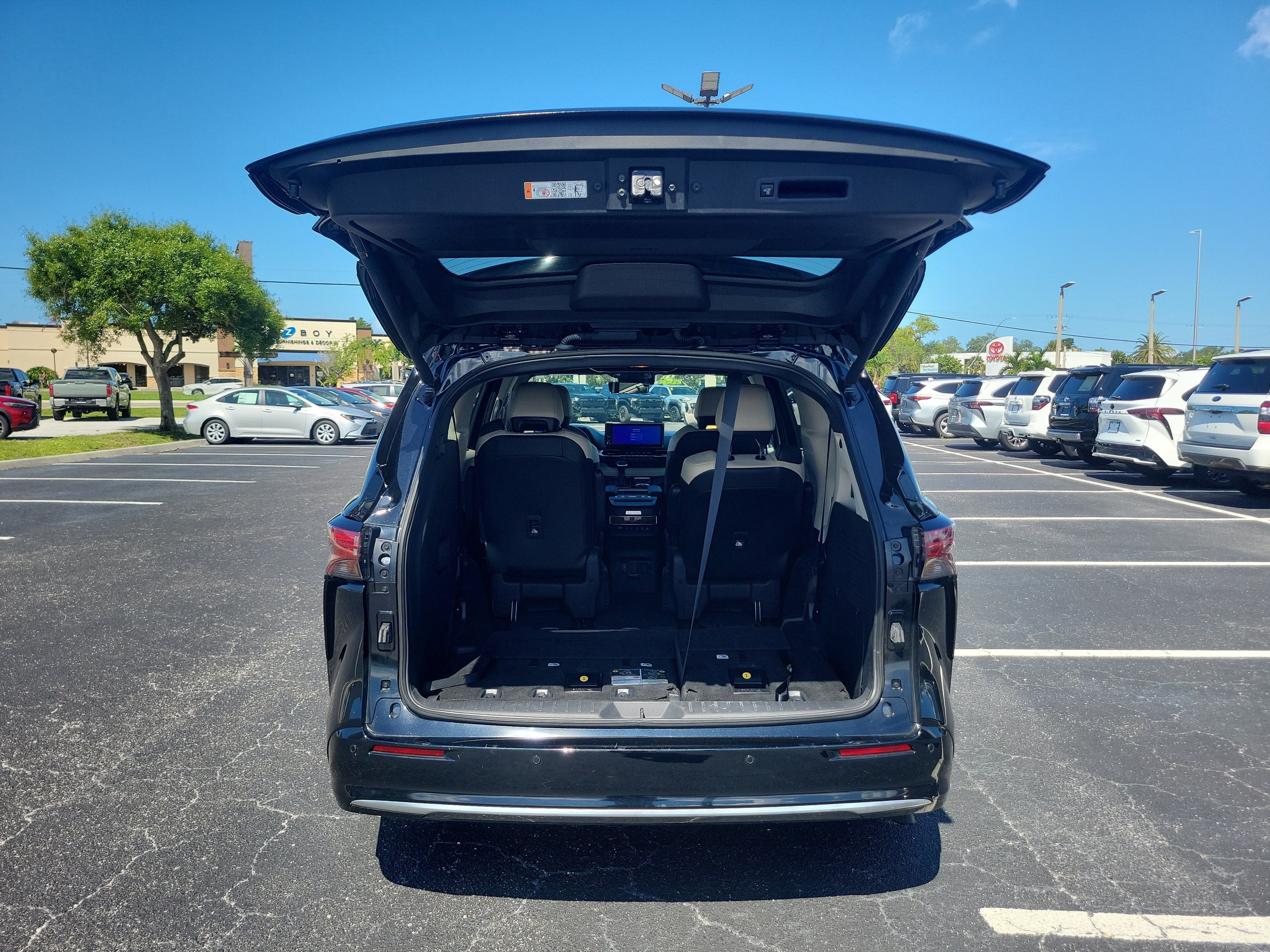 2025 Toyota Sienna Platinum