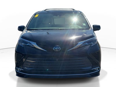 2025 Toyota Sienna Platinum