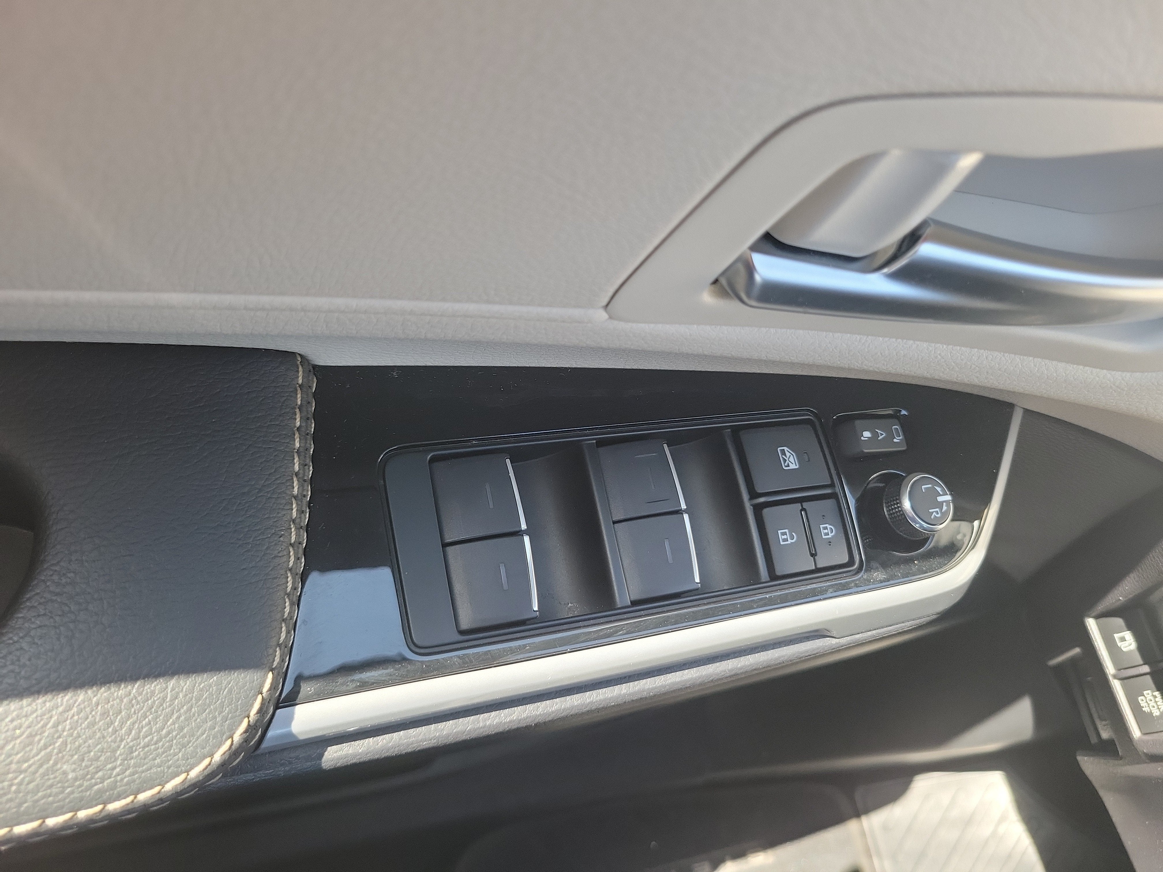 2025 Toyota Sienna Platinum