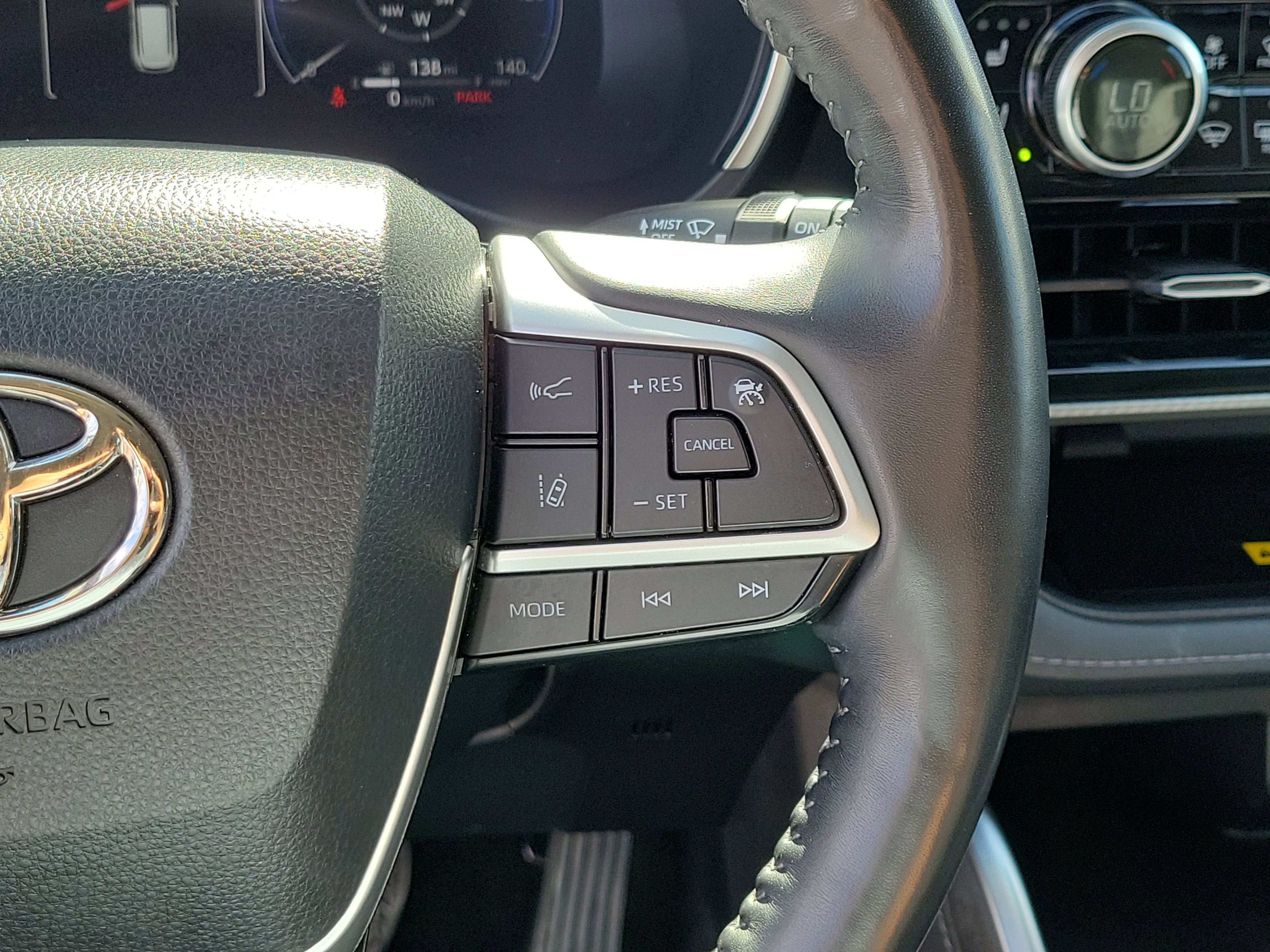 2023 Toyota Highlander Hybrid Platinum