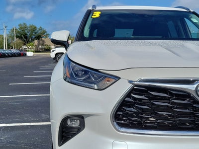 2023 Toyota Highlander Hybrid Platinum