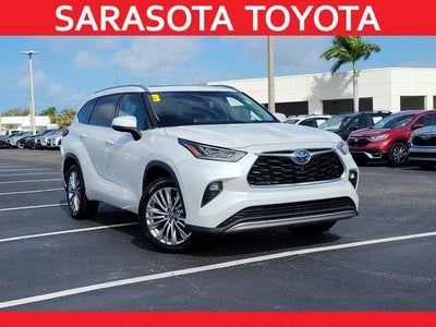 2023 Toyota Highlander Hybrid Platinum