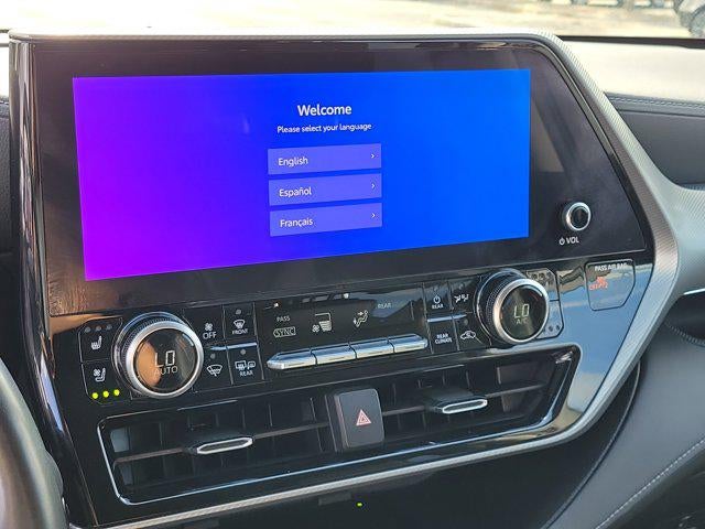 2023 Toyota Highlander Hybrid Platinum