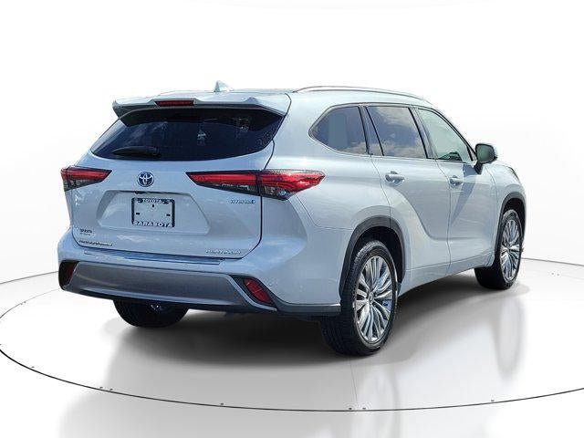 2023 Toyota Highlander Hybrid Platinum