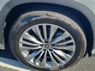 2022 Toyota Highlander Hybrid Platinum