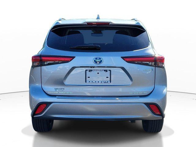 2022 Toyota Highlander Hybrid Platinum