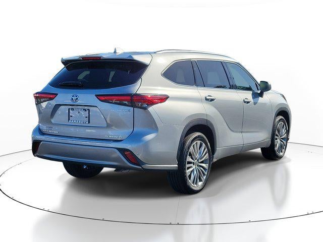 2022 Toyota Highlander Hybrid Platinum