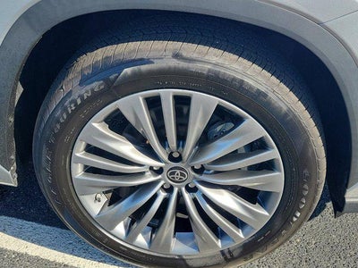 2022 Toyota Highlander Hybrid Platinum
