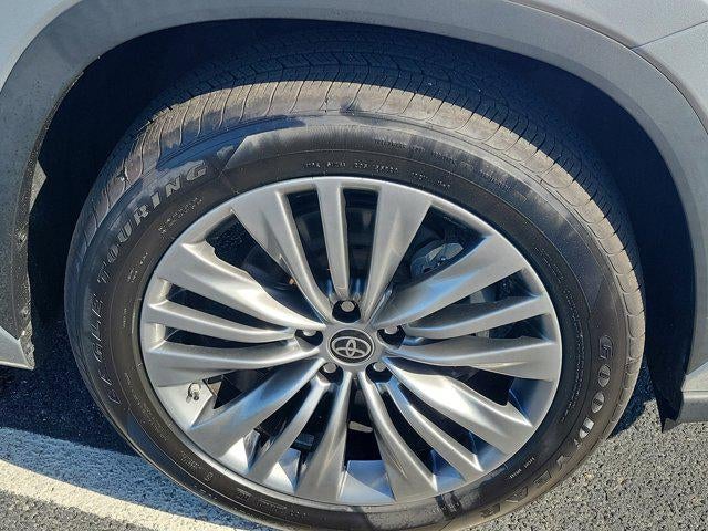 2022 Toyota Highlander Hybrid Platinum