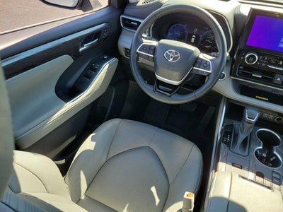 2023 Toyota Highlander Platinum