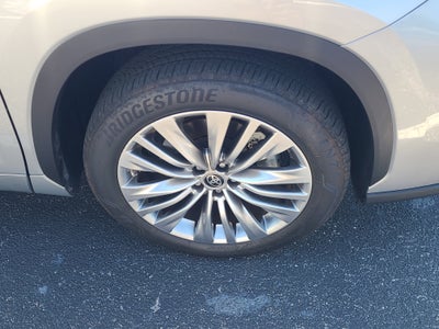 2023 Toyota Highlander Platinum