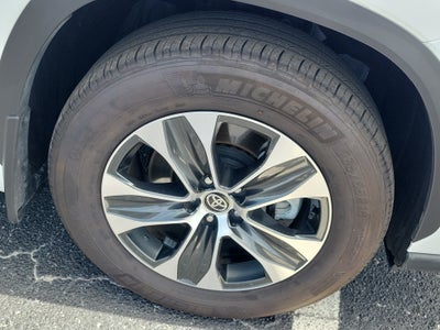 2025 Toyota Highlander XLE