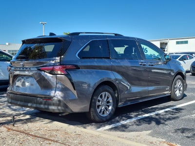 2021 Toyota Sienna XLE