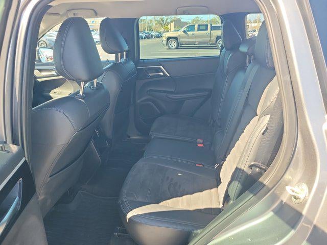 2023 Mitsubishi Outlander SE