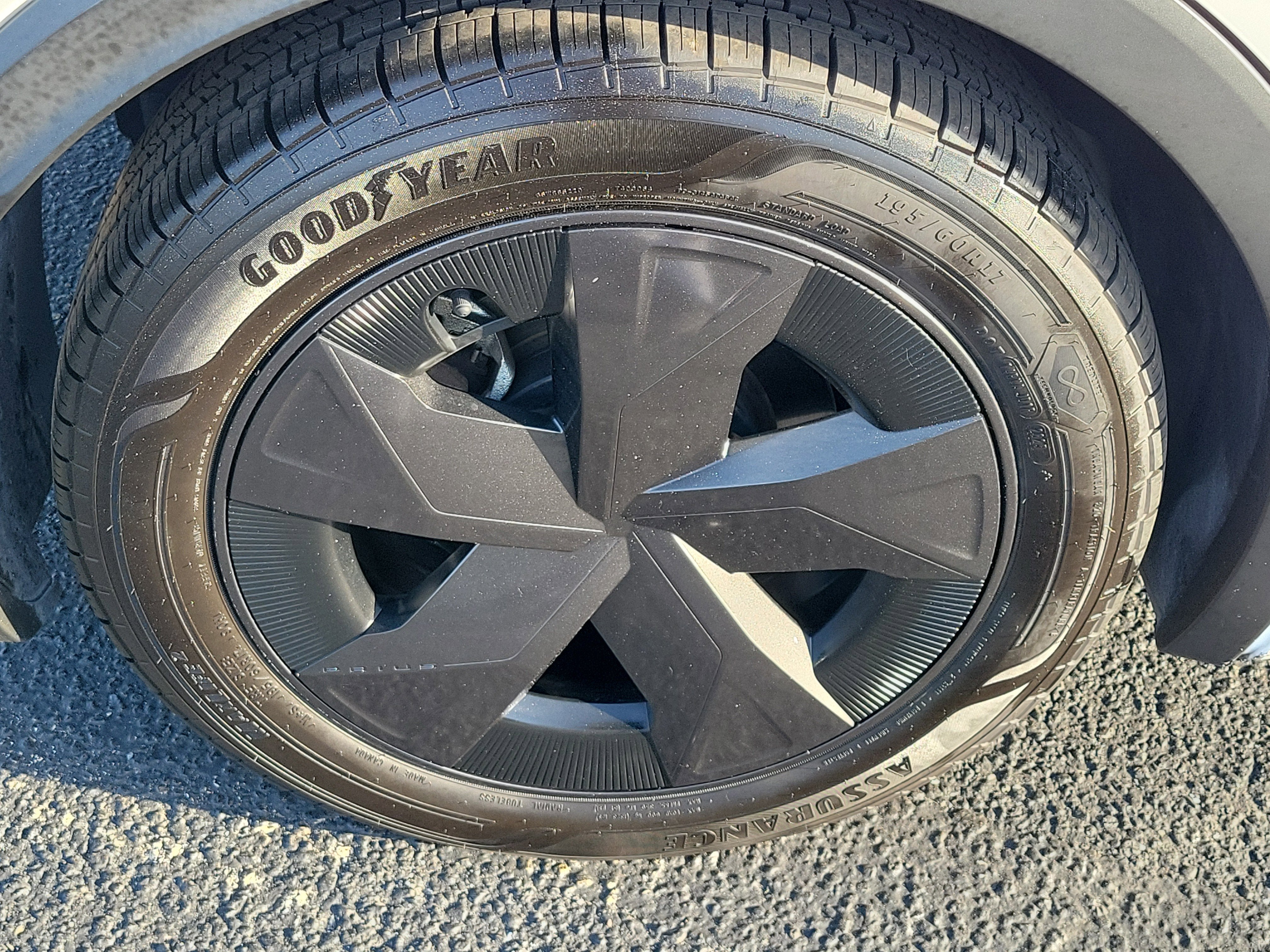 2023 Toyota Prius LE