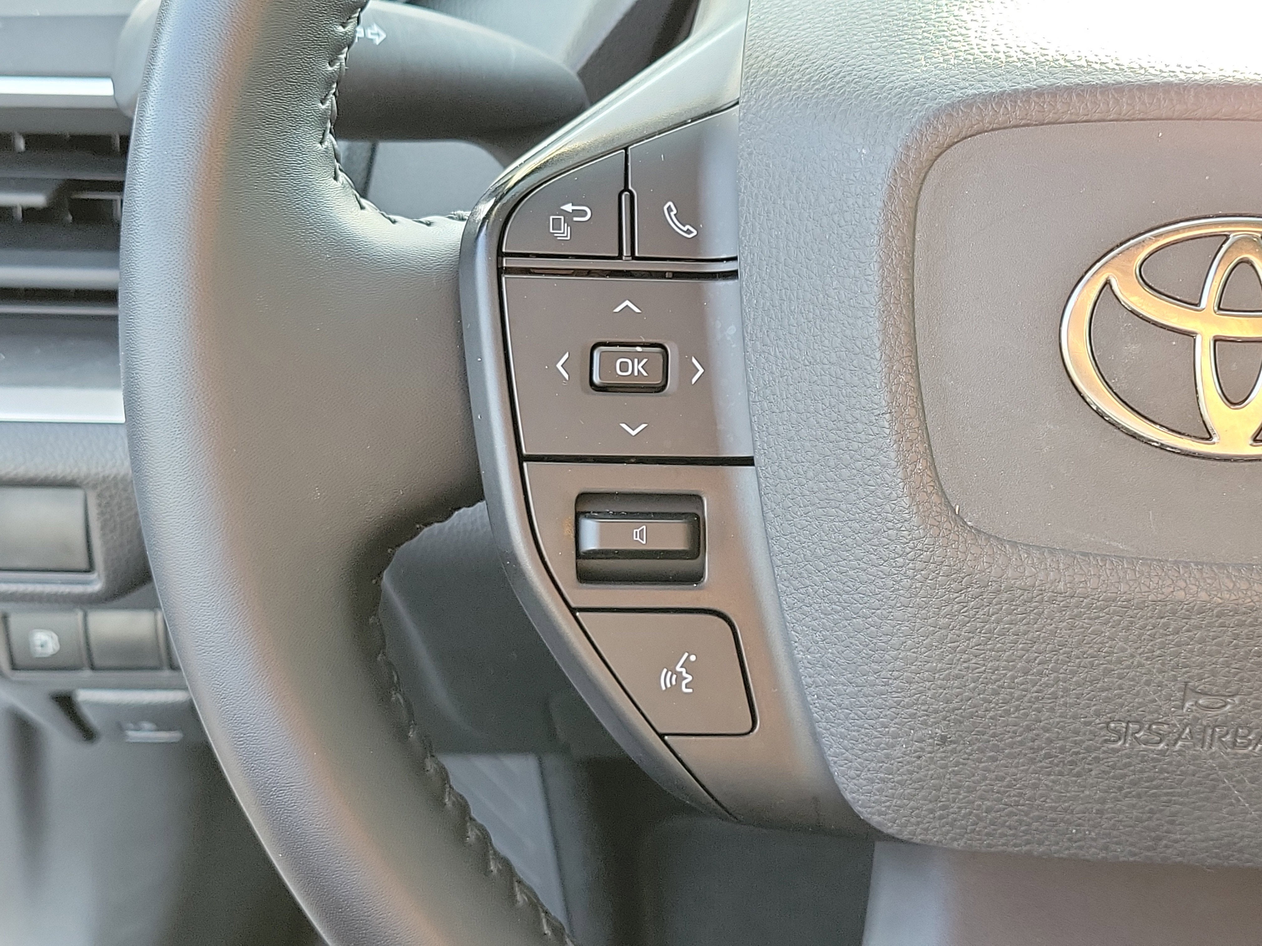 2023 Toyota Prius LE