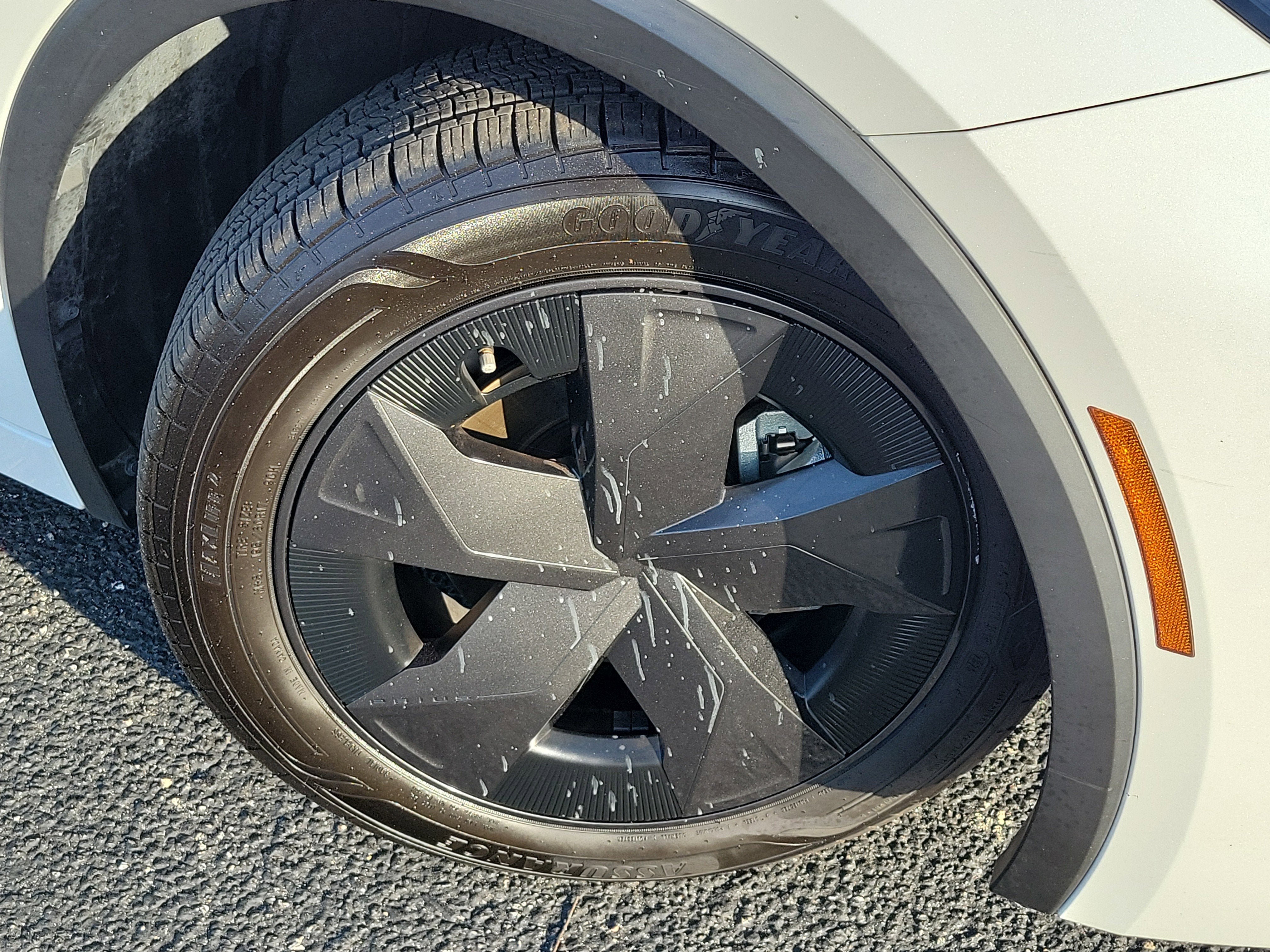 2023 Toyota Prius LE