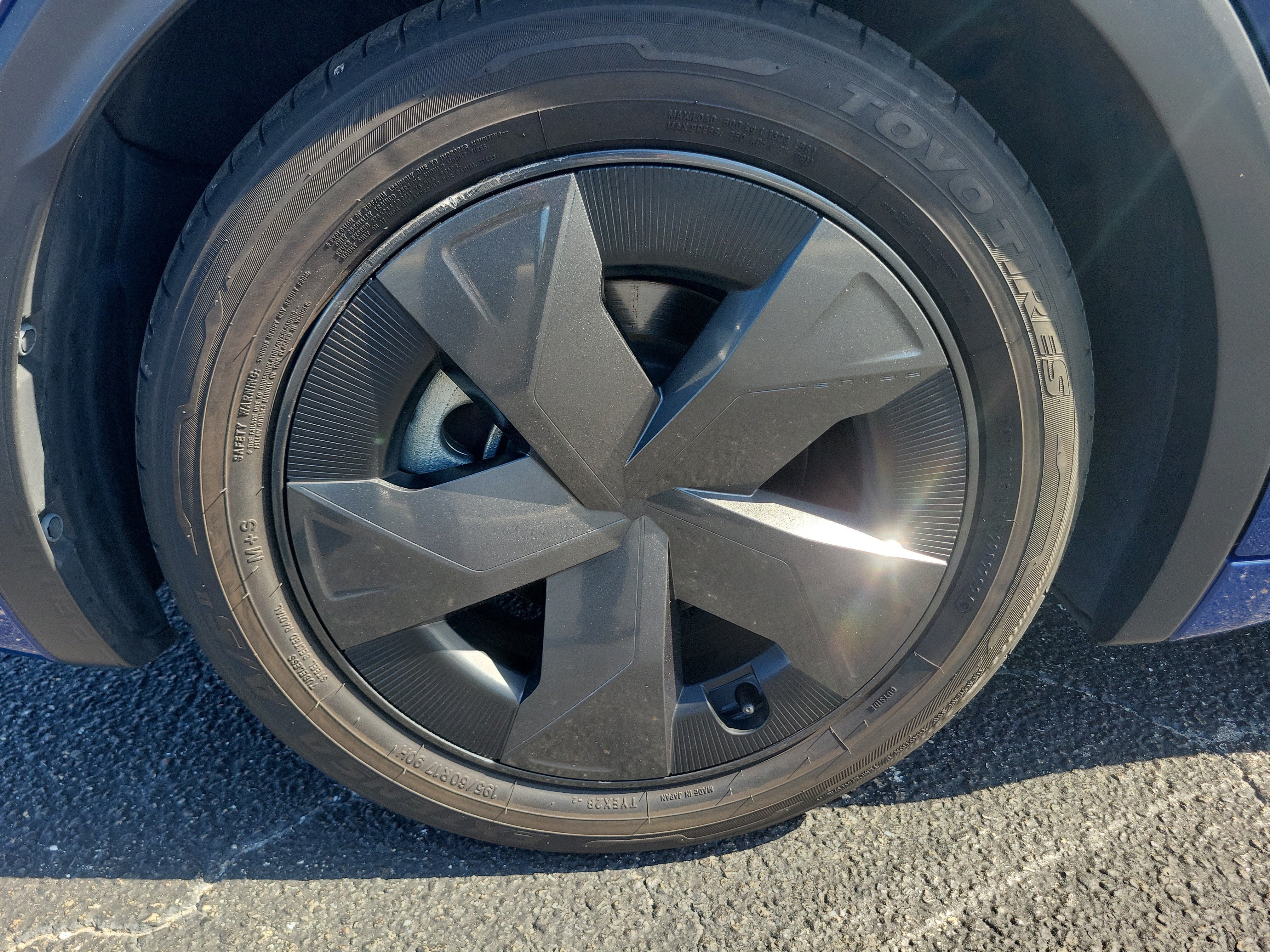2023 Toyota Prius LE