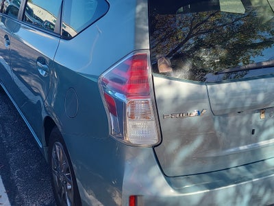 2015 Toyota Prius v Base