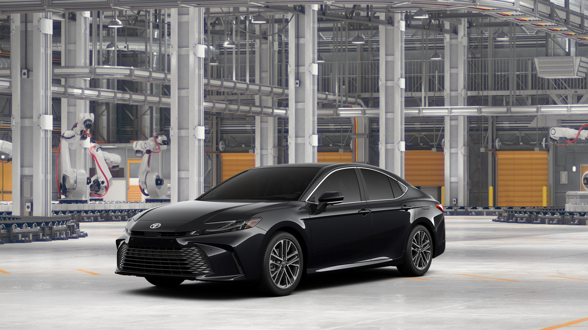 2026 Toyota Camry XLE Hybrid's photo