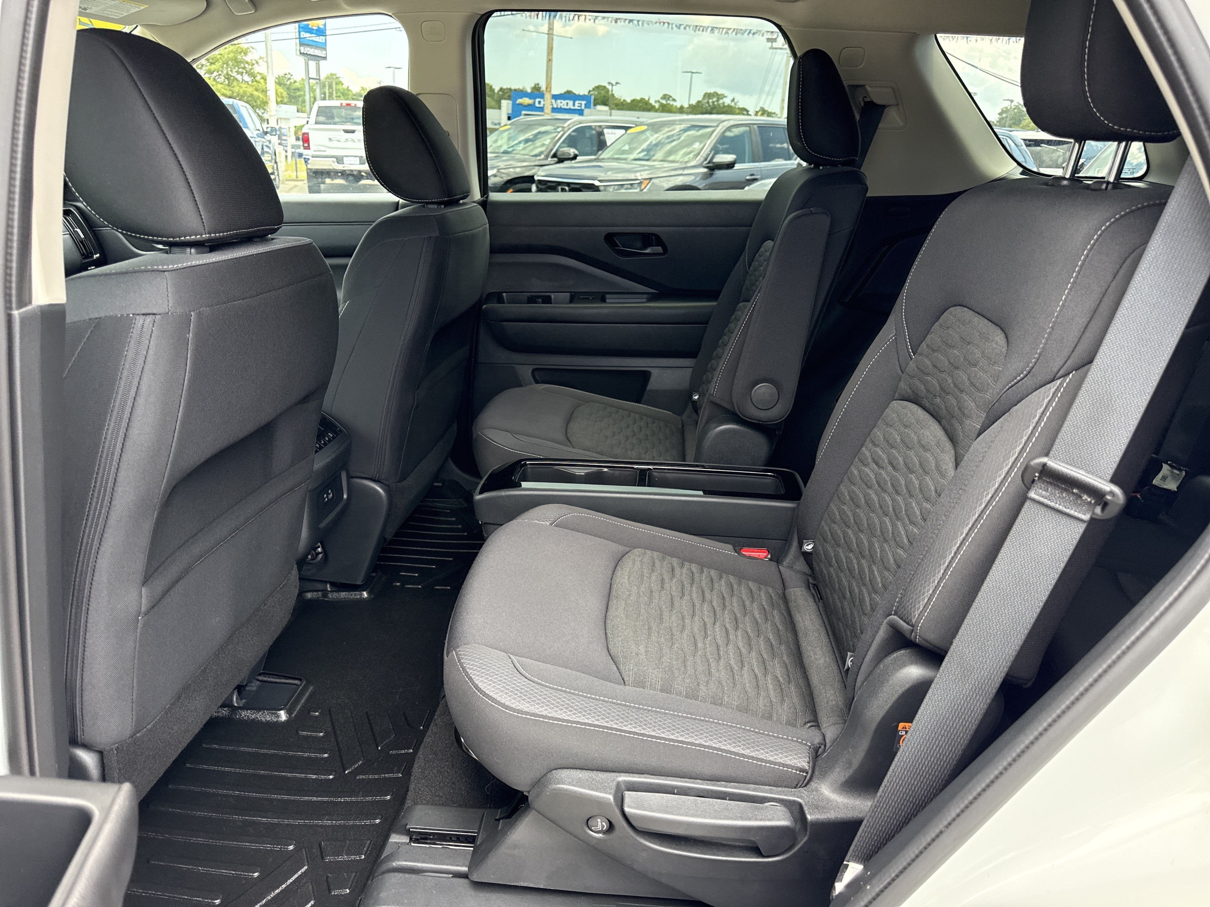 2023 Nissan Pathfinder SV