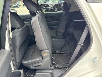2023 Nissan Pathfinder SV