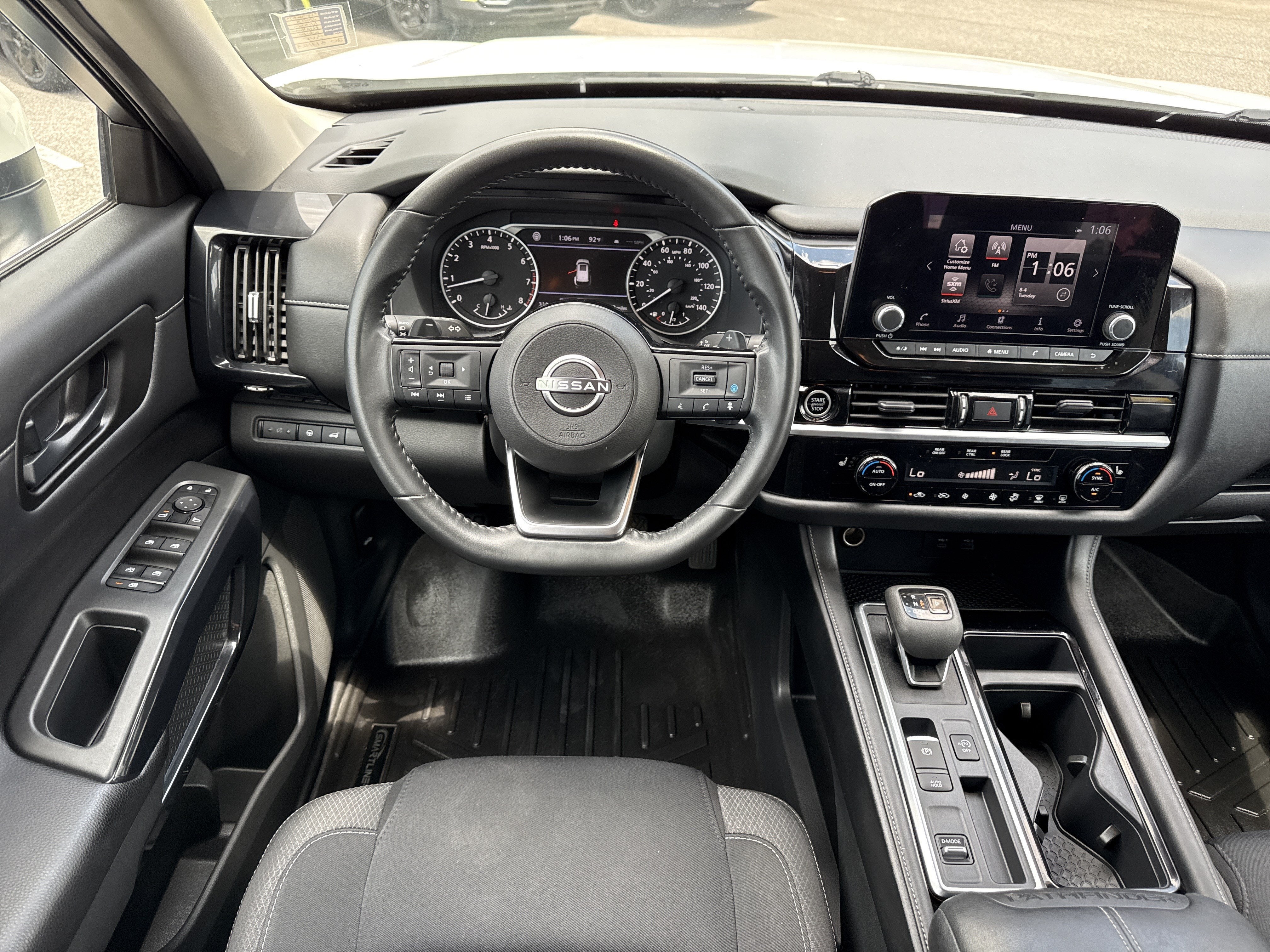 2023 Nissan Pathfinder SV