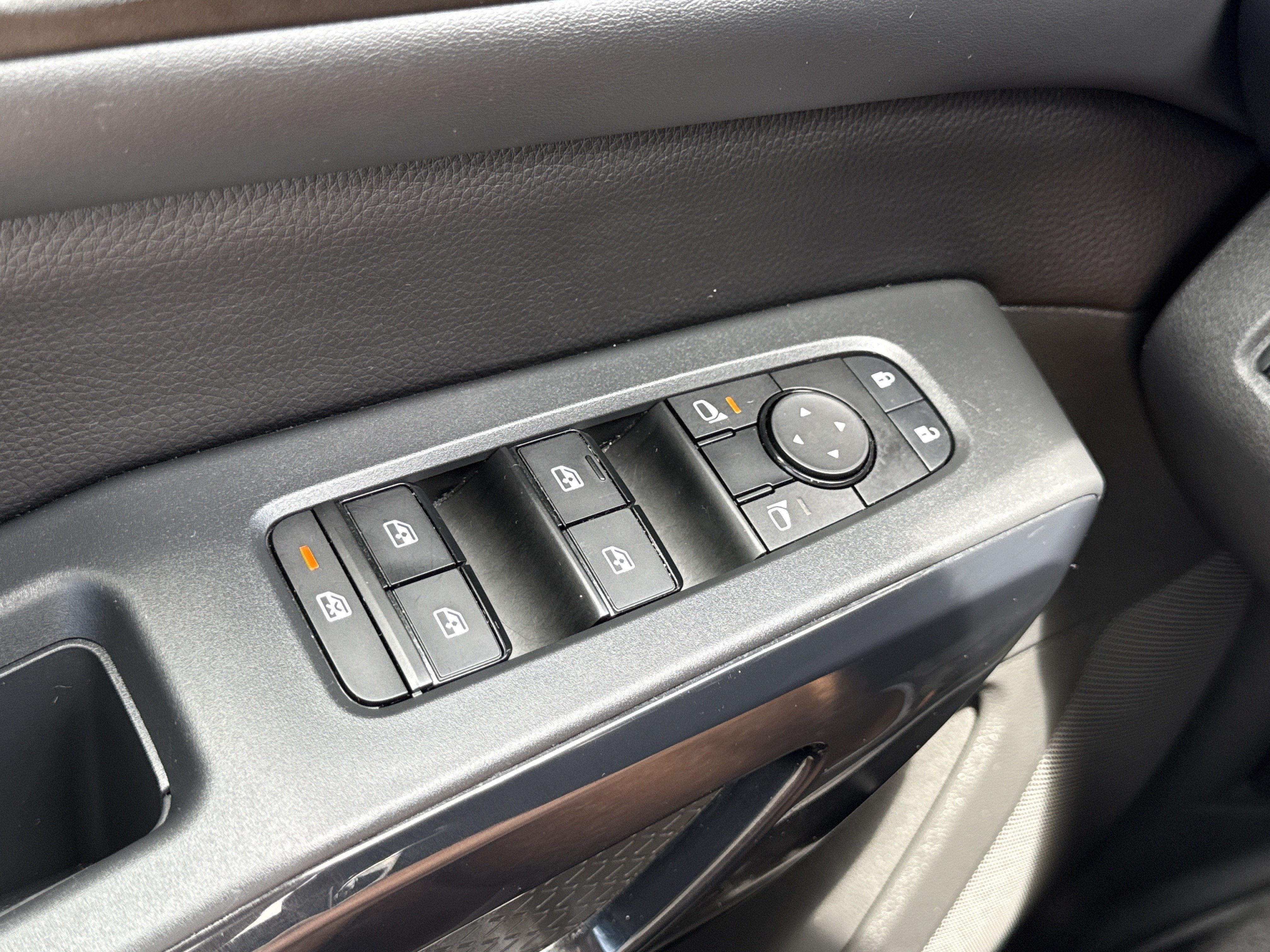 2023 Nissan Pathfinder SV
