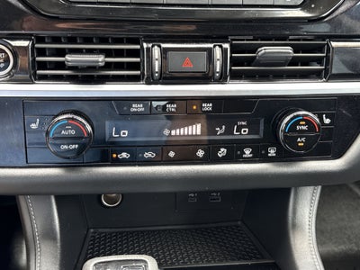 2023 Nissan Pathfinder SV