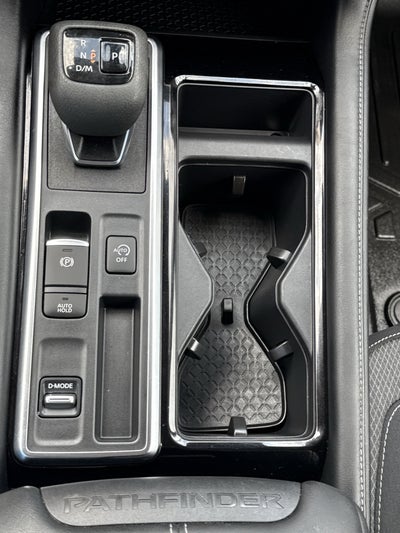 2023 Nissan Pathfinder SV