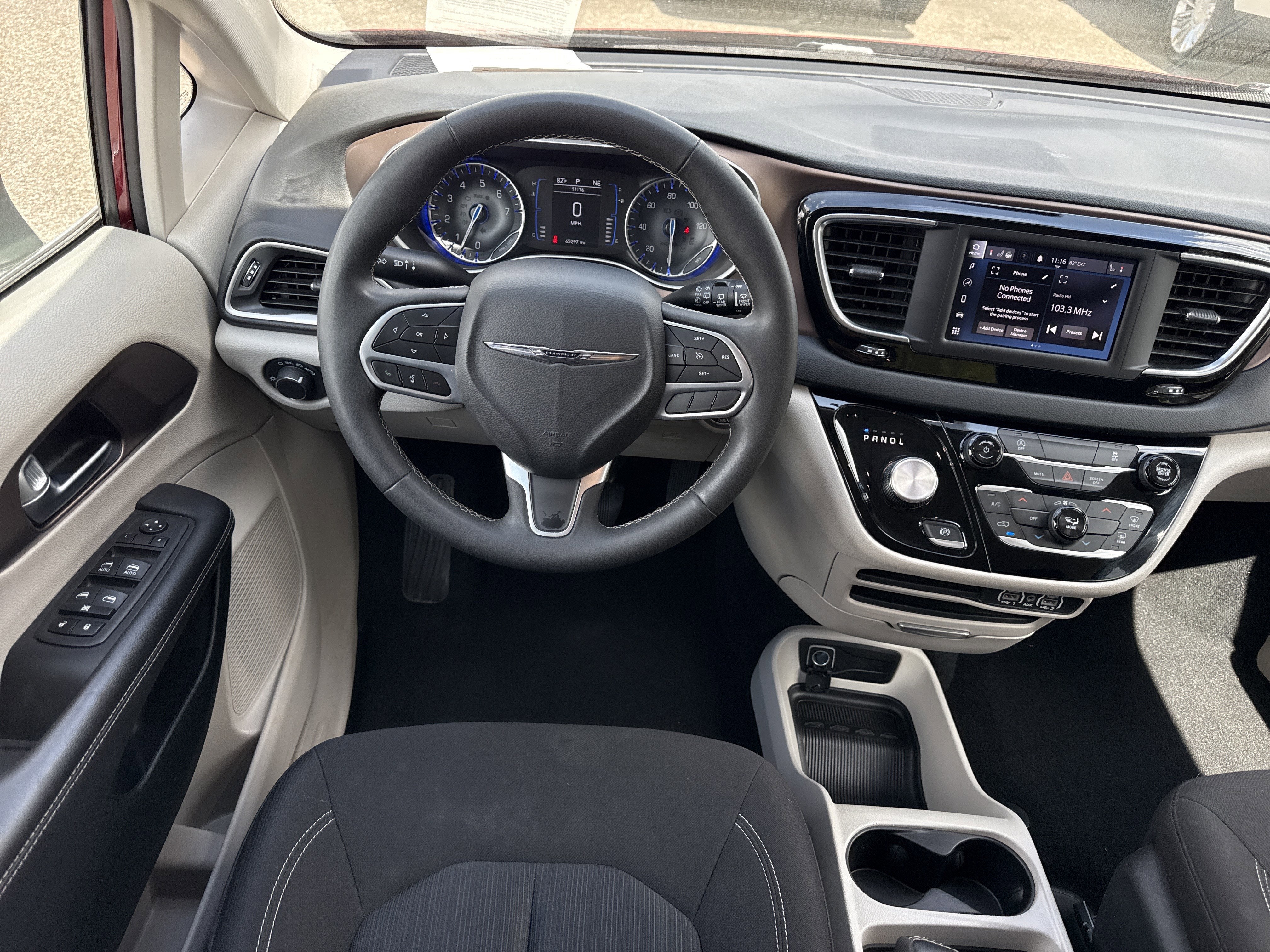 2023 Chrysler Voyager LX