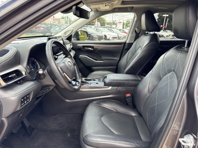 2022 Toyota Highlander Hybrid Platinum