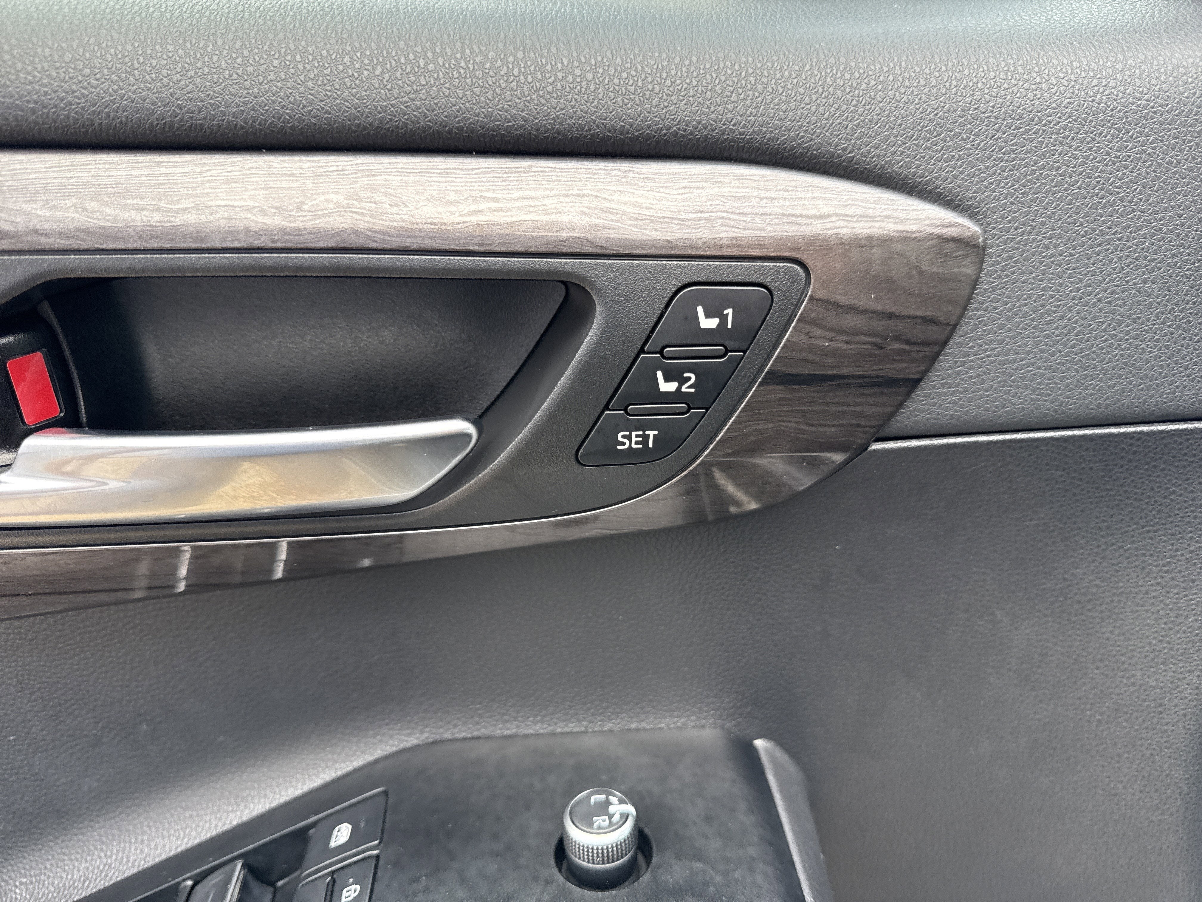 2022 Toyota Highlander Hybrid Platinum