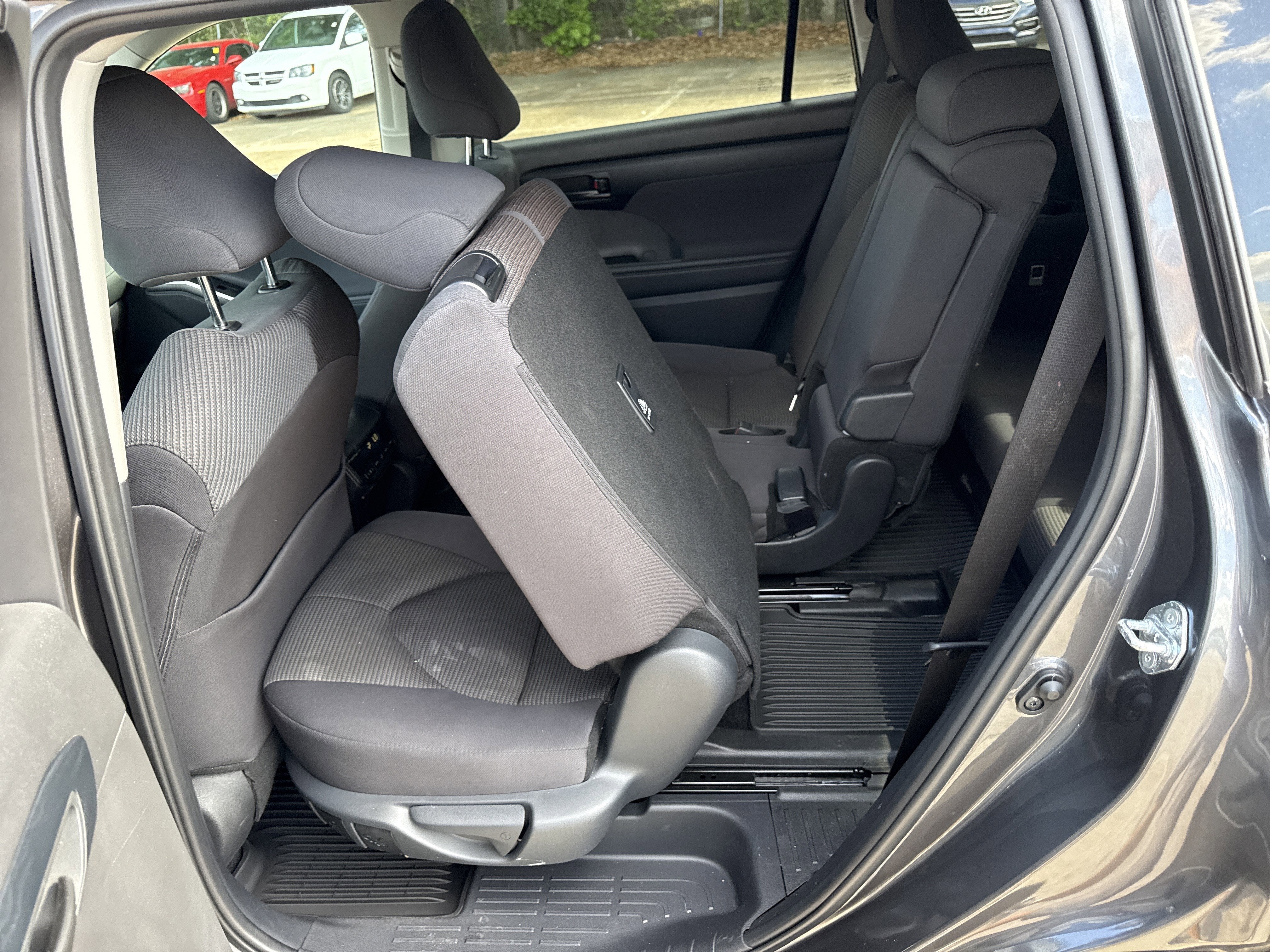 2025 Toyota Highlander LE