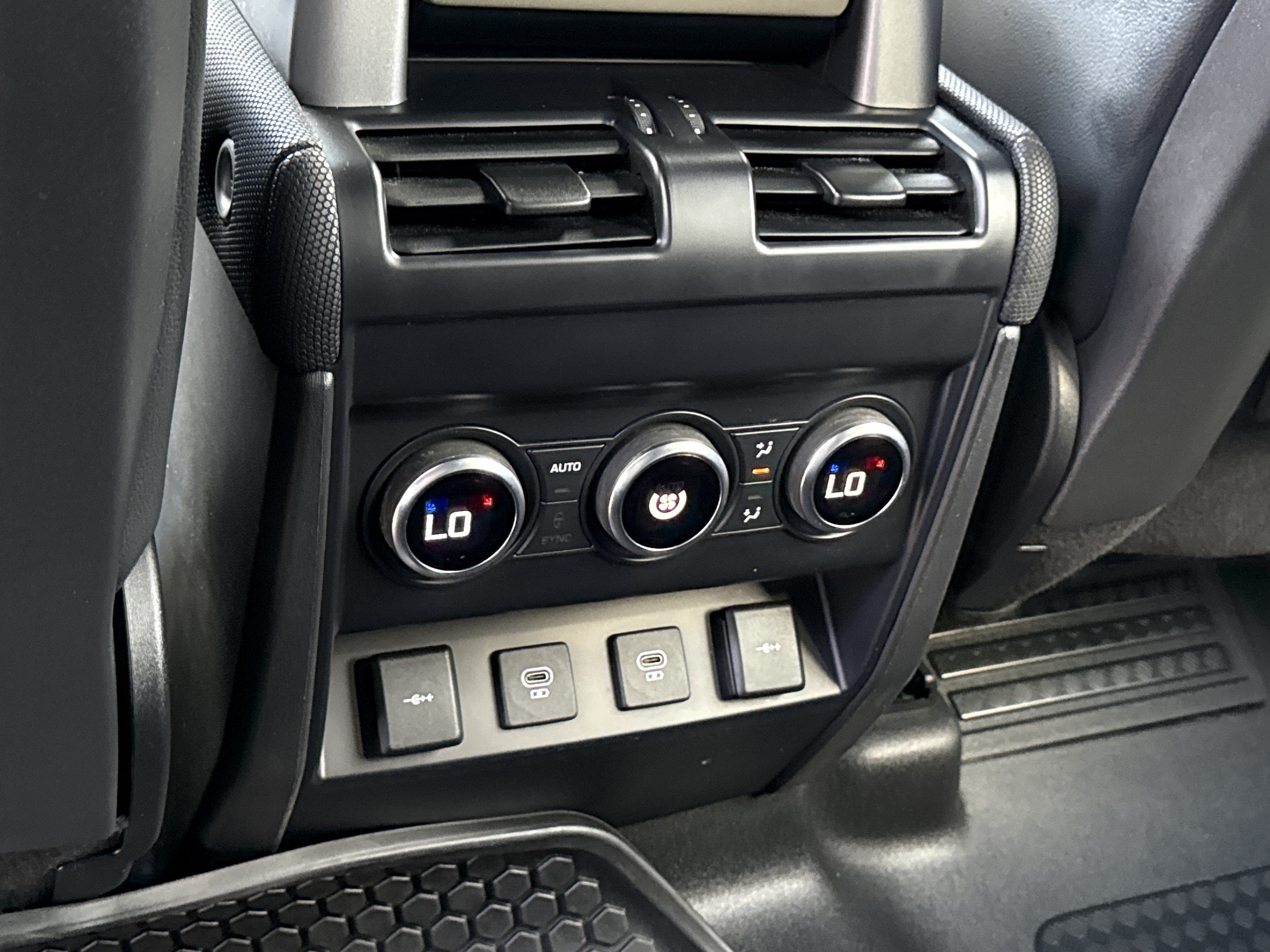 2021 Land Rover Defender X-Dynamic SE