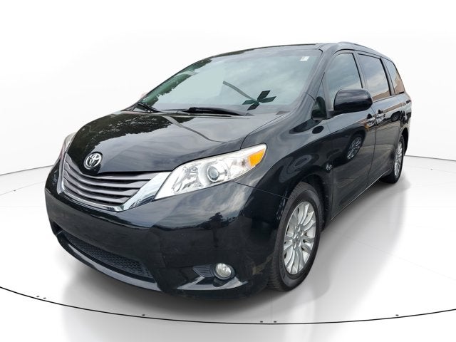 2017 Toyota Sienna XLE Auto Access Seat